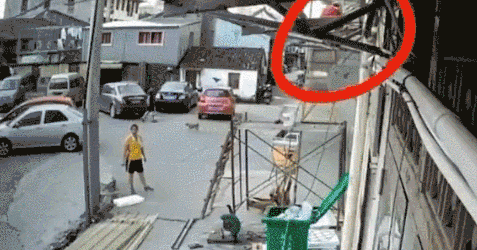 農村醇基燃料“生物油”爆炸，2人被活燒救不活了（GIF）