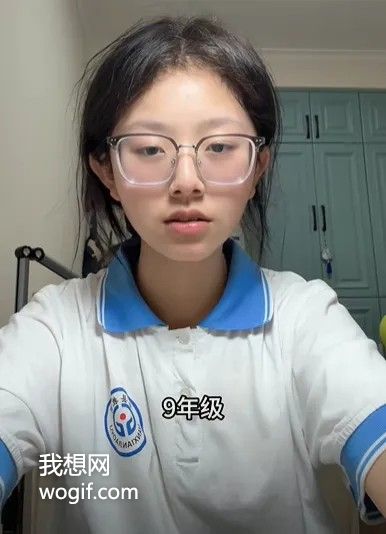 17歲的少女心事，關于“憋屎放屁”的經歷，好像無解~